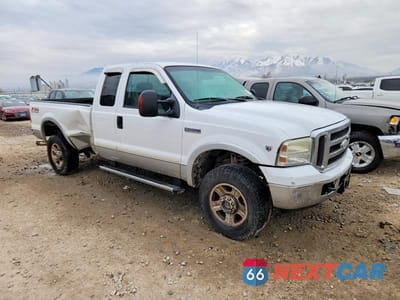 Czwarte zdjęcie samochodu z boku: 2005 FORD F350 SRW SUPER DUTY VIN:1FTWX31YX5EA90229 - miniatura