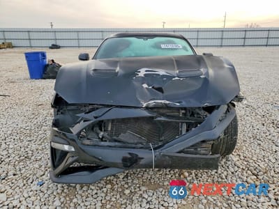 Piąte zdjęcie samochodu w środku: 2019 FORD MUSTANG GT VIN:1FA6P8CF7K5157721 - miniatura