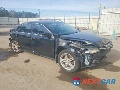 Czwarte zdjęcie samochodu z boku: 2013 VOLKSWAGEN PASSAT SE VIN:1VWBP7A33DC064010 - miniatura