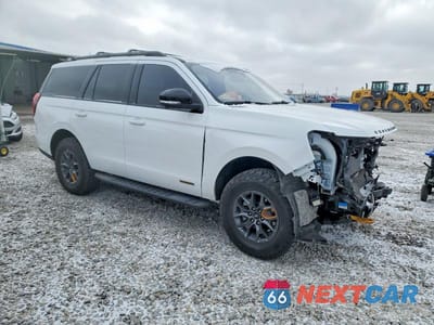 Czwarte zdjęcie samochodu z boku: 2025 FORD EXPEDITION TREMOR VIN:1FMJU1RG4SEA08540 - miniatura