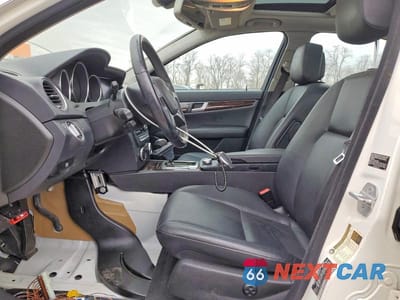 Zdjęcie 7 z 12 samochodu: 2012 MERCEDES-BENZ C 300 4MATIC VIN:WDDGF8BB2CA633114 - miniatura