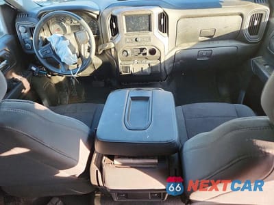 Zdjęcie 8 z 11 samochodu: 2021 CHEVROLET SILVERADO K1500 CUSTOM VIN:1GCRYBEH5MZ104298 - miniatura