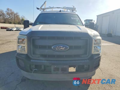 Piąte zdjęcie samochodu w środku: 2013 FORD F350 SUPER DUTY UTILITY / SERVICE TRUCK VIN:1FDRF3B68DEB81670 - miniatura