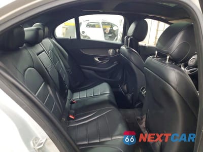 Zdjęcie 10 z 12 samochodu: 2015 MERCEDES-BENZ C 300 4MATIC VIN:55SWF4KB3FU019780 - miniatura