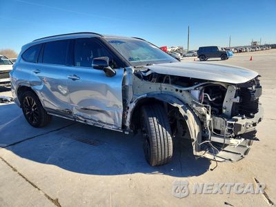 Czwarte zdjęcie samochodu z boku: 2023 TOYOTA HIGHLANDER L VIN:5TDKDRAH5PS024503 - miniatura