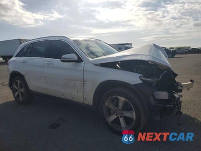 Czwarte zdjęcie samochodu z boku: 2017 MERCEDES-BENZ GLC 300 VIN:WDC0G4JB5HF262523 - miniatura