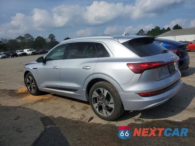 Drugie zdjęcie samochodu z przodu: 2022 AUDI E-TRON PREMIUM PLUS VIN:WA1LAAGEXNB040609 - miniatura