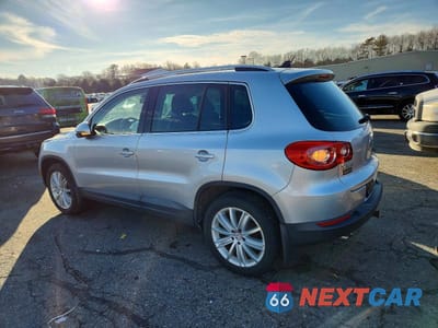 Drugie zdjęcie samochodu z przodu: 2011 VOLKSWAGEN TIGUAN S VIN:WVGBV7AX7BW561354 - miniatura