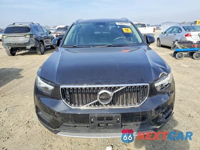 Piąte zdjęcie samochodu w środku: 2020 VOLVO XC40 T5 MOMENTUM VIN:YV4162UK8L2267483 - miniatura
