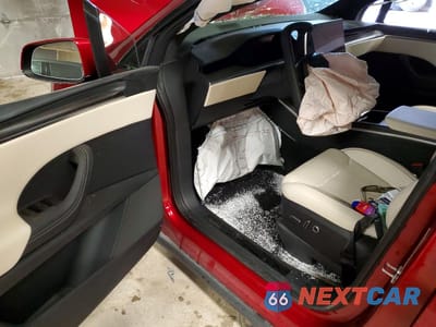 Zdjęcie 8 z 14 samochodu: 2025 TESLA MODEL X VIN:7SAXCBE66SF468224 - miniatura