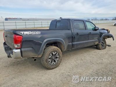 Trzecie zdjęcie samochodu z tyłu: 2017 TOYOTA TACOMA TRD OFF-ROAD VIN:3TMDZ5BNXHM017703 - miniatura