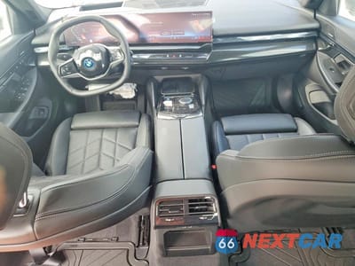 Zdjęcie 8 z 12 samochodu: 2025 BMW I5 XDRIVE 40 VIN:WBY13HG09SCT34897 - miniatura
