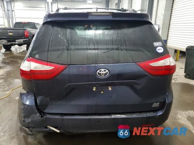 Zdjęcie 6 z 13 samochodu: 2018 TOYOTA SIENNA XLE VIN:5TDDZ3DCXJS207443 - miniatura