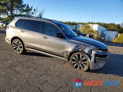 Czwarte zdjęcie samochodu z boku: 2023 BMW X7 M60I VIN:5UX33EM02P9R04545 - miniatura