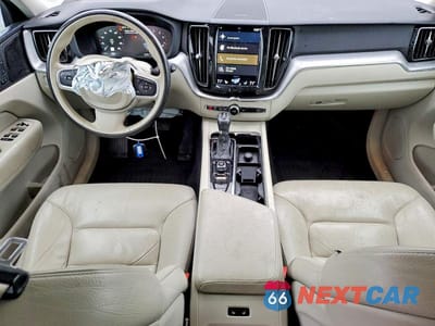 Zdjęcie 8 z 12 samochodu: 2019 VOLVO XC60 T5 VIN:LYV102RK5KB237707 - miniatura