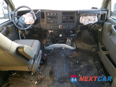 Zdjęcie 8 z 13 samochodu: 2021 CHEVROLET EXPRESS G2500 DELIVERY VAN VIN:1GCWGAFP8M1246052 - miniatura