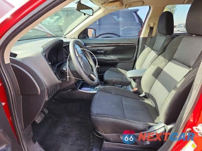 Zdjęcie 7 z 13 samochodu: 2019 MITSUBISHI OUTLANDER ES VIN:JA4AD2A35KZ009556 - miniatura