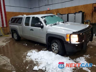 Czwarte zdjęcie samochodu z boku: 2010 CHEVROLET SILVERADO K1500 VIN:1GCSKPE32AZ216184 - miniatura