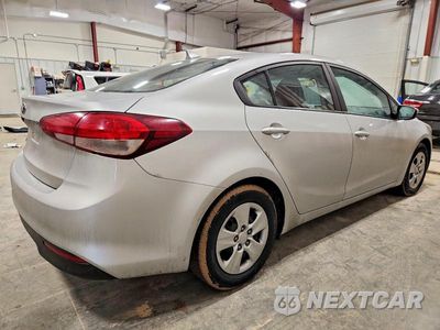 Trzecie zdjęcie samochodu z tyłu: 2017 KIA FORTE LX VIN:3KPFL4A79HE022280 - miniatura