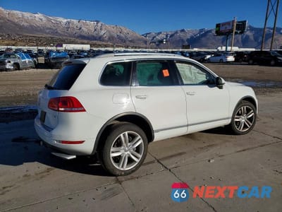 Trzecie zdjęcie samochodu z tyłu: 2014 VOLKSWAGEN TOUAREG V6 TDI VIN:WVGEP9BP8ED011467 - miniatura