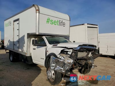 Czwarte zdjęcie samochodu z boku: 2021 RAM TRUCKS 5500 - BOX TRUCK VIN:3C7WRMDJ8MG613739 - miniatura