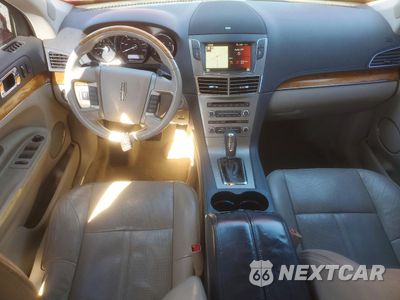 Zdjęcie 8 z 12 samochodu: 2011 LINCOLN MKT VIN:2LMHJ5FR2BBJ54682 - miniatura