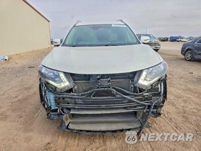 Piąte zdjęcie samochodu w środku: 2018 NISSAN ROGUE S VIN:5N1AT2MT4JC838782 - miniatura