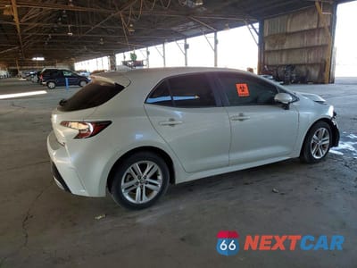 Trzecie zdjęcie samochodu z tyłu: 2019 TOYOTA COROLLA HATCHBACK SE VIN:JTNK4RBE8K3019287 - miniatura