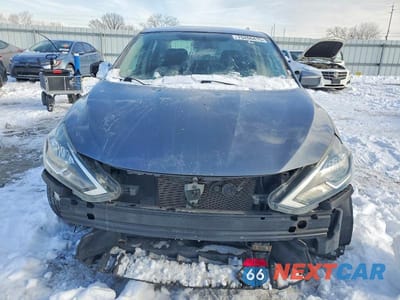 Piąte zdjęcie samochodu w środku: 2019 NISSAN SENTRA S VIN:3N1AB7AP4KL629076 - miniatura