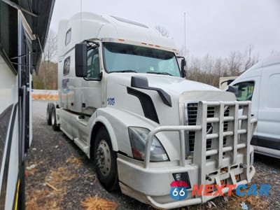 2006 VOLVO VN VNL 4V4NC9GH46N425072 - główne zdjęcie licytacji z USA - miniatura