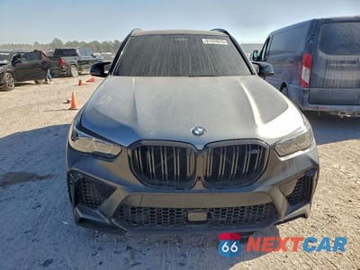 Piąte zdjęcie samochodu w środku: 2022 BMW X5 M VIN:5YMJU0C02N9L56562 - miniatura