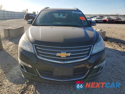 Piąte zdjęcie samochodu w środku: 2017 CHEVROLET TRAVERSE LT VIN:1GNKVGKD3HJ272512 - miniatura