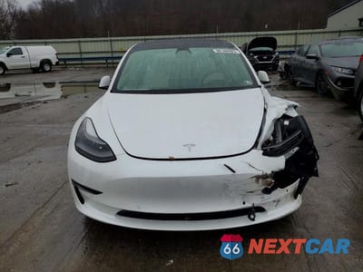 Piąte zdjęcie samochodu w środku: 2022 TESLA MODEL 3 VIN:5YJ3E1EB2NF248368 - miniatura