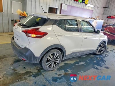 Trzecie zdjęcie samochodu z tyłu: 2020 NISSAN KICKS SV VIN:3N1CP5CV7LL482909 - miniatura