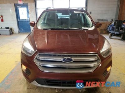Piąte zdjęcie samochodu w środku: 2018 FORD ESCAPE SE VIN:1FMCU9GD4JUC77531 - miniatura