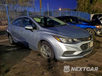 Czwarte zdjęcie samochodu z boku: 2018 CHEVROLET CRUZE LS VIN:1G1BC5SM0J7196018 - miniatura