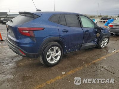 Trzecie zdjęcie samochodu z tyłu: 2024 CHEVROLET TRAX LS VIN:KL77LFE21RC122703 - miniatura