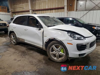 Czwarte zdjęcie samochodu z boku: 2016 PORSCHE CAYENNE SE HYBRID VIN:WP1AE2A22GLA58345 - miniatura