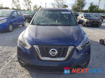 Piąte zdjęcie samochodu w środku: 2019 NISSAN KICKS SR VIN:3N1CP5CU2KL495721 - miniatura