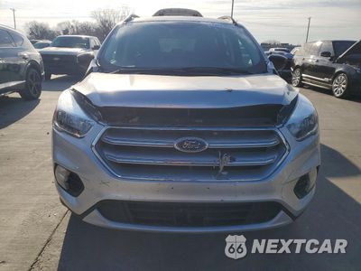 Piąte zdjęcie samochodu w środku: 2018 FORD ESCAPE SE VIN:1FMCU0GD5JUA42020 - miniatura