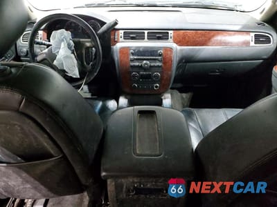 Zdjęcie 8 z 13 samochodu: 2011 CHEVROLET TAHOE K1500 LT VIN:1GNSKBE0XBR346635 - miniatura