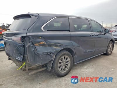 Trzecie zdjęcie samochodu z tyłu: 2023 TOYOTA SIENNA VIN:5TDKRKEC4PS146261 - miniatura