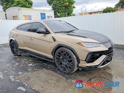 Czwarte zdjęcie samochodu z boku: 2024 LAMBORGHINI URUS S VIN:ZPBUB3ZL8RLA32077 - miniatura