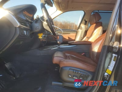 Zdjęcie 7 z 13 samochodu: 2015 BMW X5 XDRIVE50I VIN:5UXKR6C53F0J79330 - miniatura