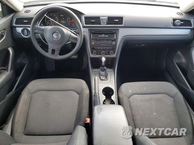 Zdjęcie 8 z 13 samochodu: 2013 VOLKSWAGEN PASSAT S VIN:1VWAP7A30DC029209 - miniatura
