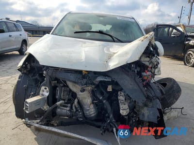 Piąte zdjęcie samochodu w środku: 2017 FIAT 500X POP VIN:ZFBCFXAB7HP611024 - miniatura