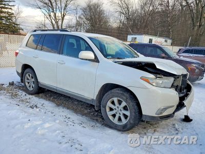 Czwarte zdjęcie samochodu z boku: 2013 TOYOTA HIGHLANDER BASE VIN:5TDBK3EH3DS195548 - miniatura