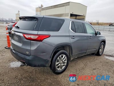 Trzecie zdjęcie samochodu z tyłu: 2019 CHEVROLET TRAVERSE LS VIN:1GNERFKW3KJ141813 - miniatura