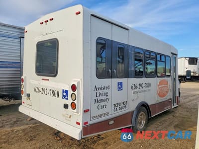 Czwarte zdjęcie samochodu z boku: 2015 FORD E-450 SD - WHEELCHAIR SHUTTLE BUS *** PRIOR FLEET *** VIN:1FDFE4FS9FDA02872 - miniatura