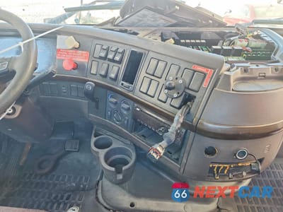 Zdjęcie 9 z 10 samochodu: 2012 VOLVO VNL SEMI TRUCK VIN:4V4N19EH2CN549507 - miniatura